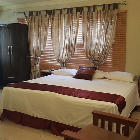 Savannah Maison Guest HousePort of Spain エクステリア 写真